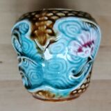 Vases plants in ancient dabbling