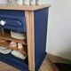 Buffet ouvert bleu de Sèvres et bois