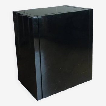 Black lacquered dresser with door