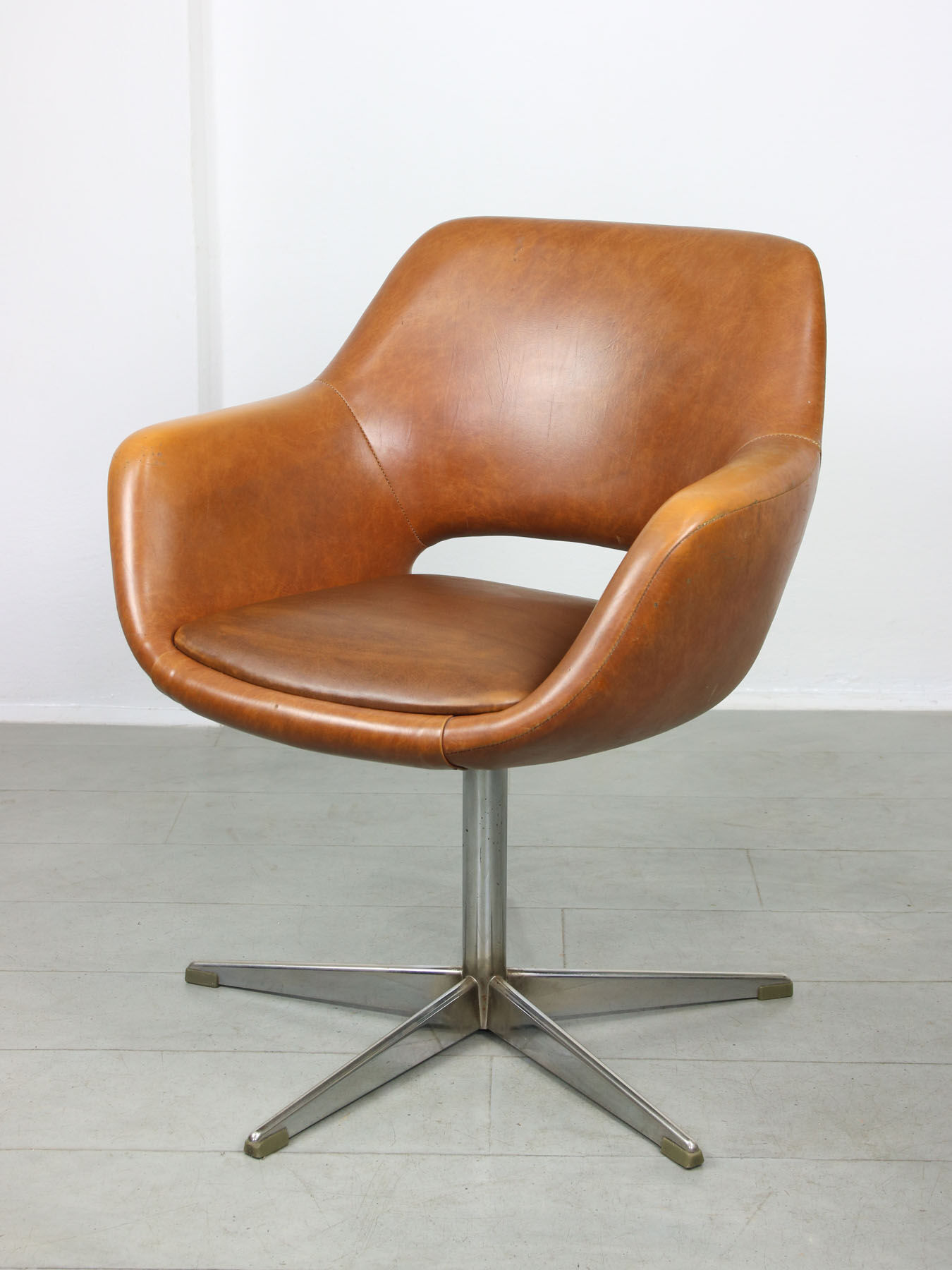 Mid-century brown leatherette swivel chair from Stol