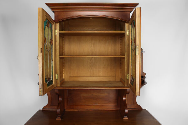 Buffet Art Nouveau en acajou sculpté et vitraux, vers 1900