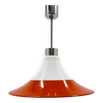 Suspension en verre opalin et métal orange, milieu XXème