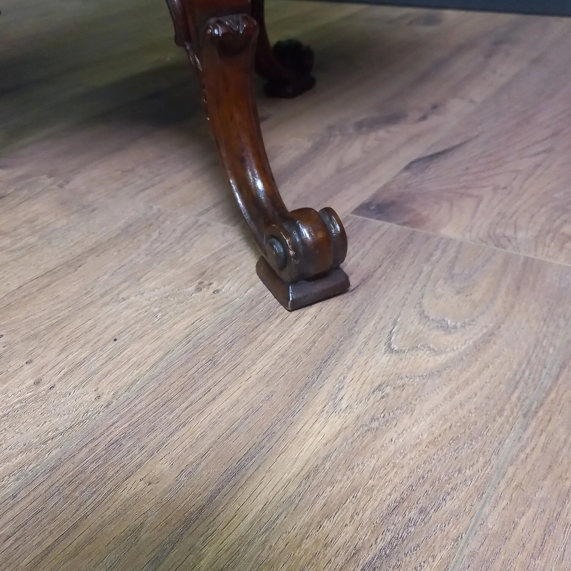 Étagère trépied anglaise du XVIIIe siècle