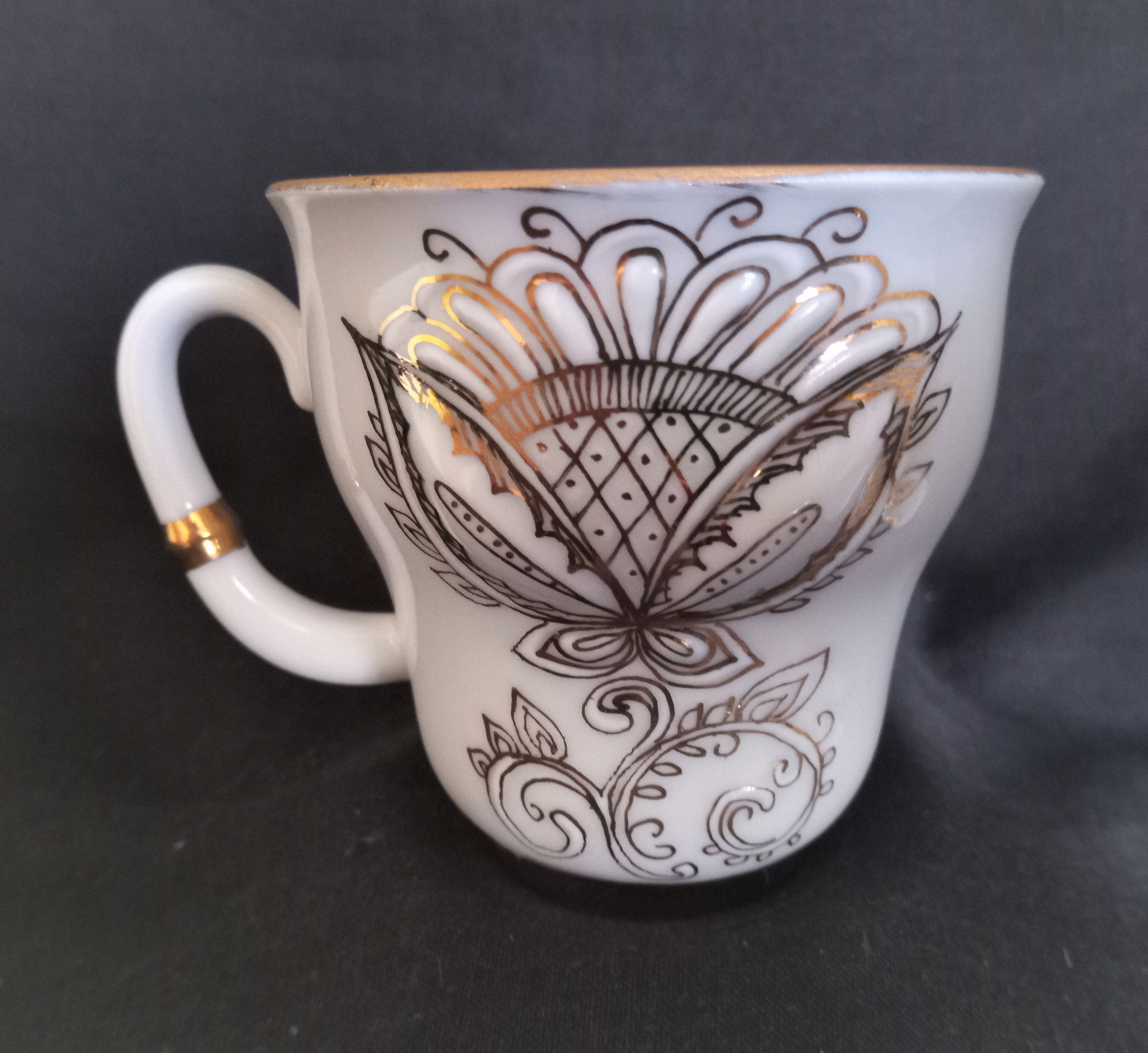 Lomonosov 29-piece porcelain coffee set, cast patterns enhanced with 24k gold