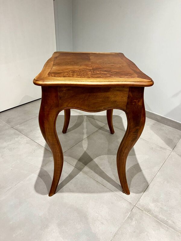 Table style Louis XV en ronce de noyer et noyer