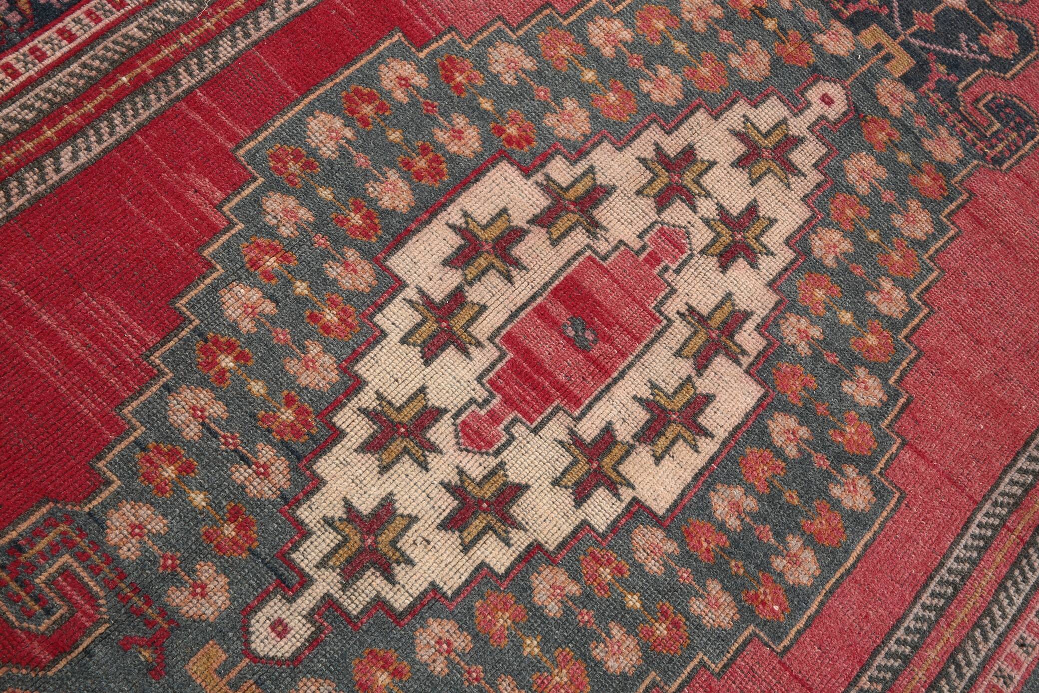 5x9 Red & Cream Classic Persian Rug, 152x271Cm
