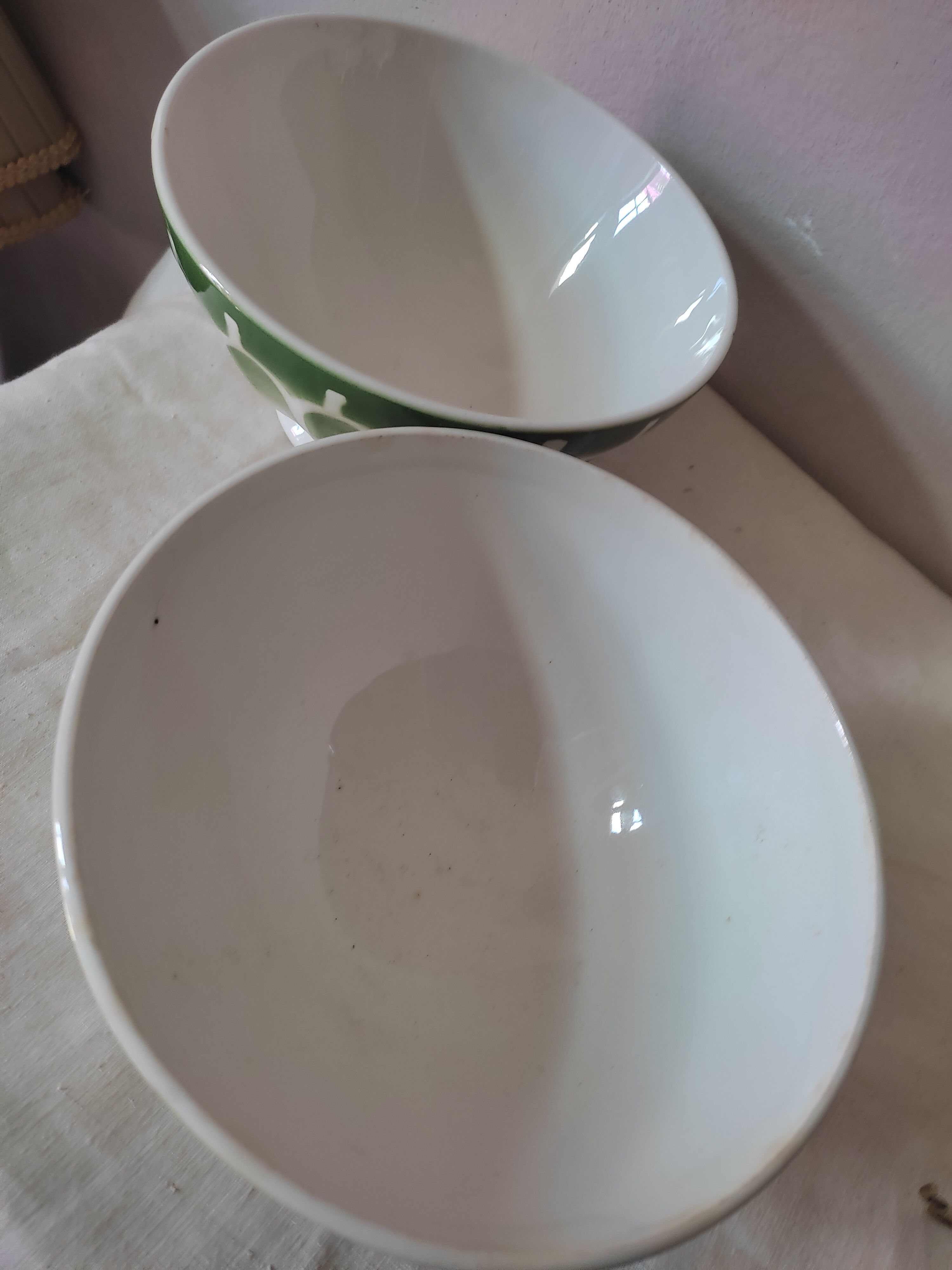 2 old standing bowls