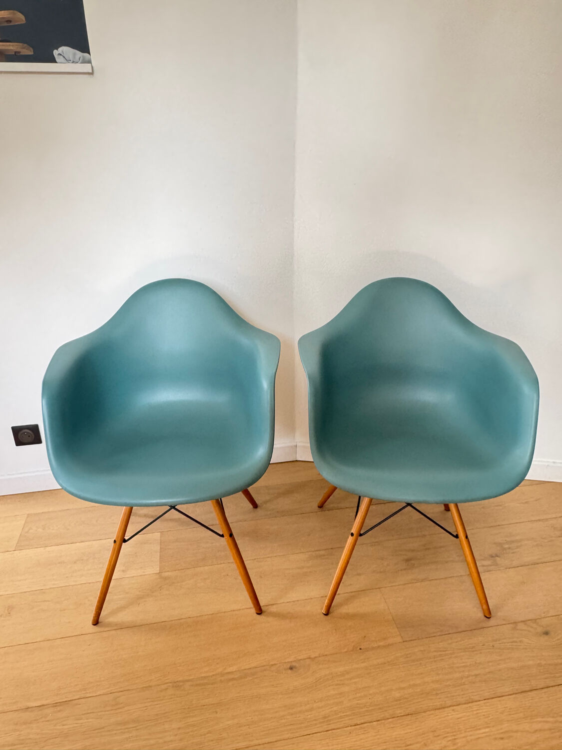 2 Vitra armchairs by Eames
