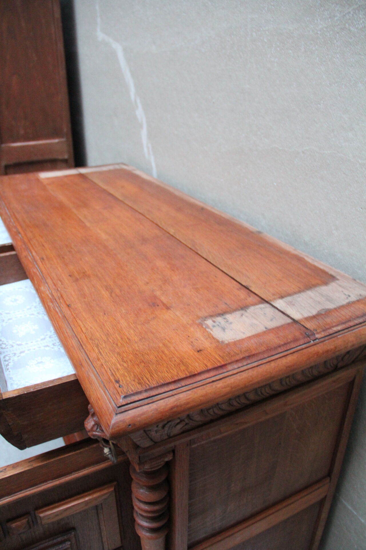 Double body late 19th century in oak and colored stained glass