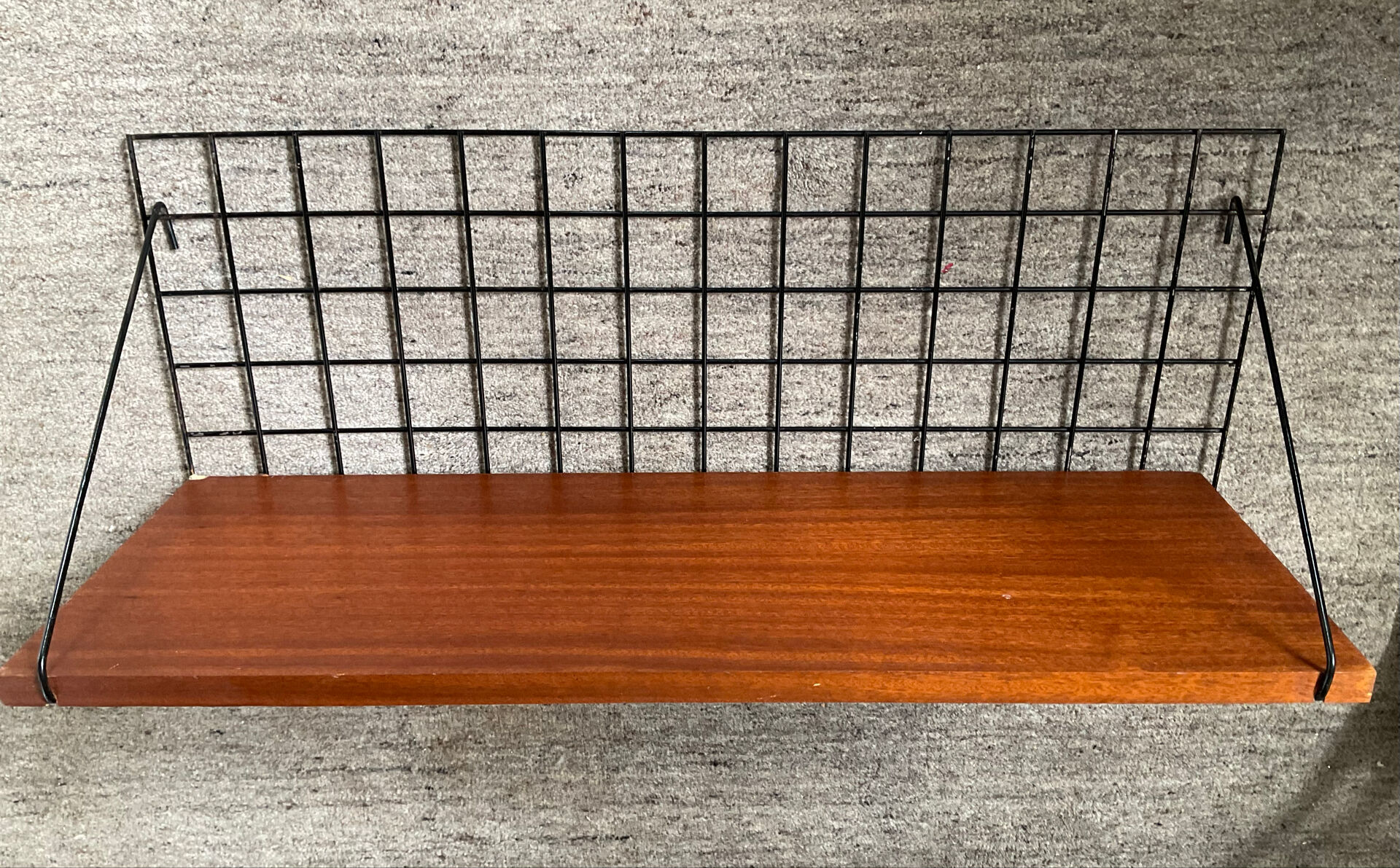 Wall shelf by Pierre Guariche for Meurop from the 60s-70s.