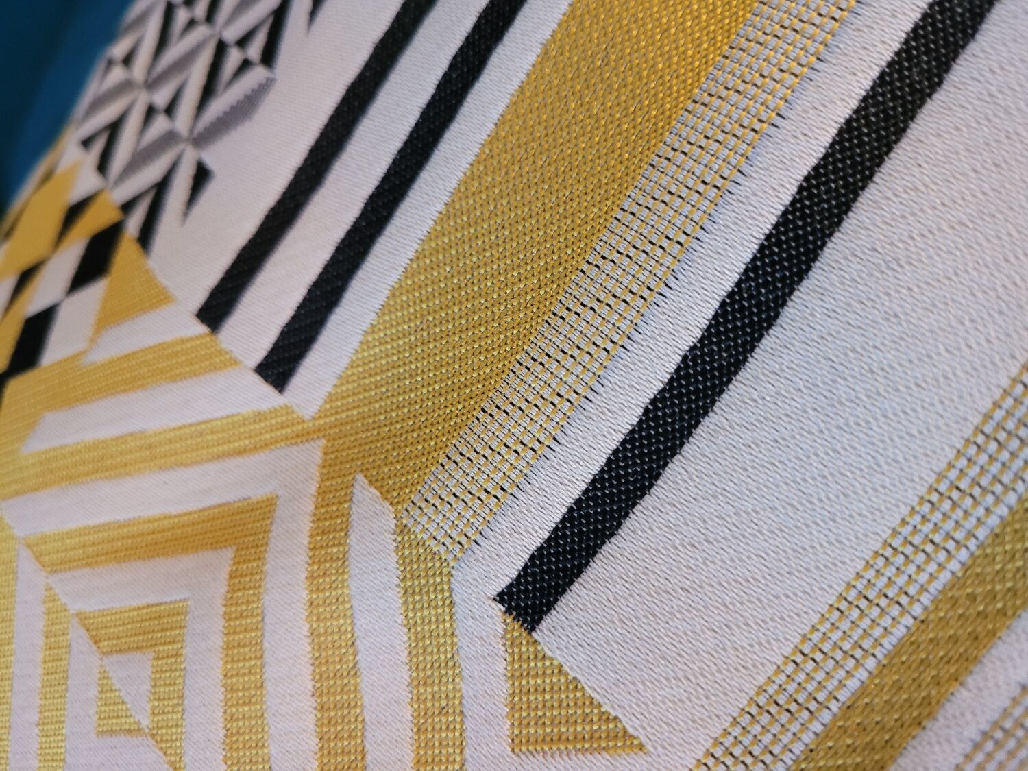 Coussins graphiques passepoil cuir
