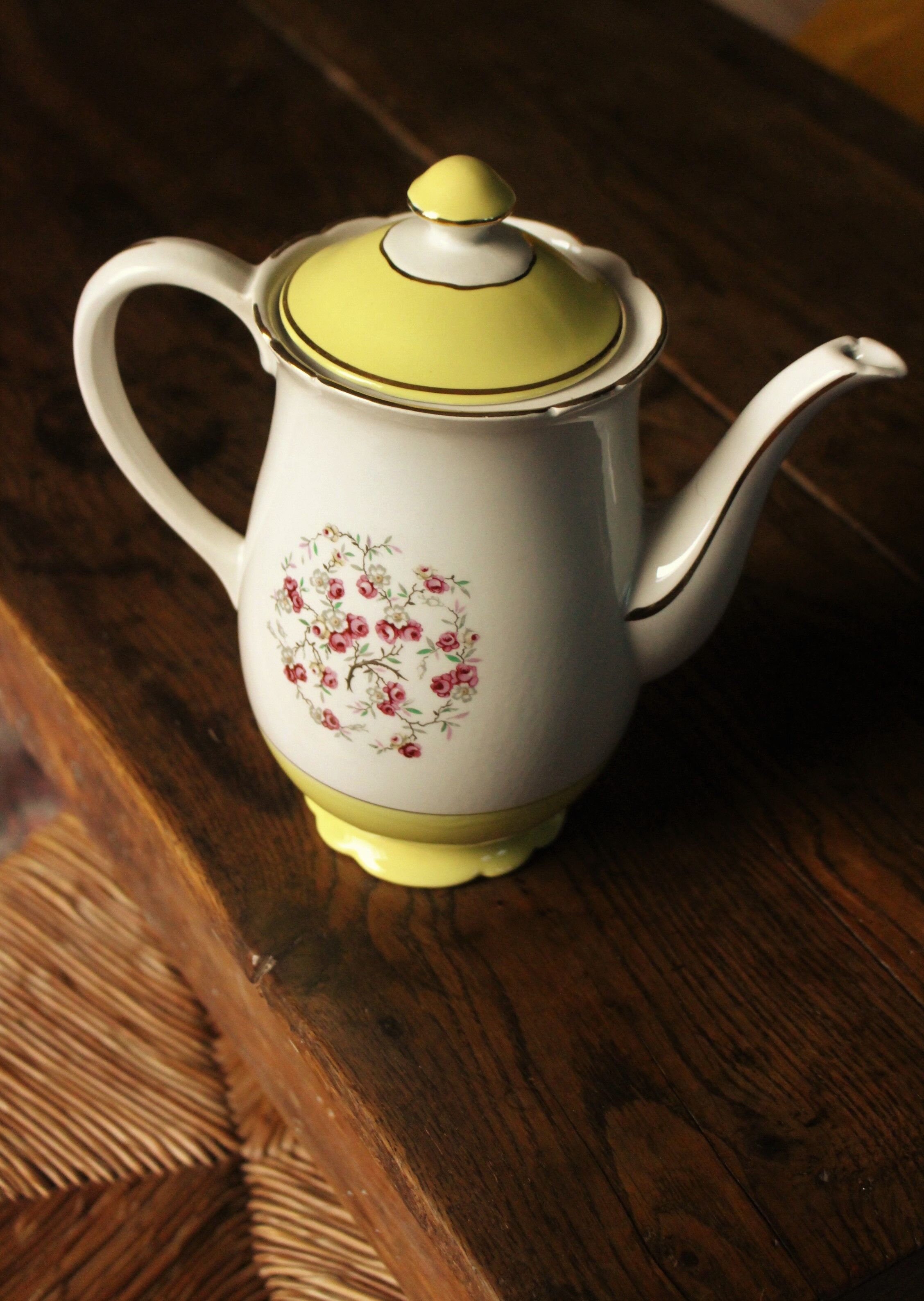 Coffee maker lunéville yellow gilding pink flowers