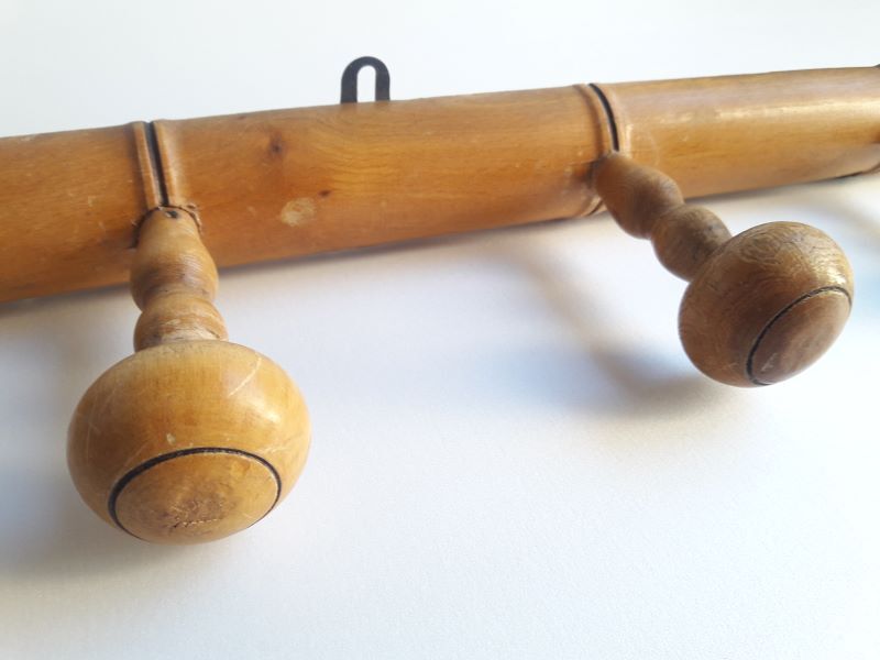 Wooden wall coat rack with 5 hooks