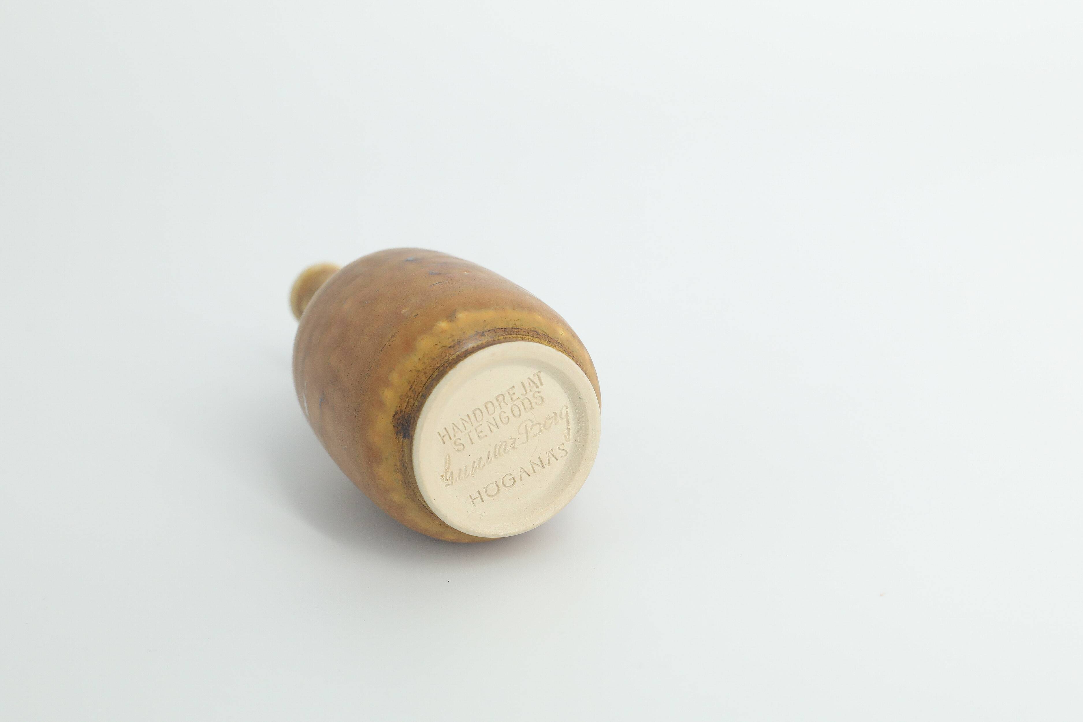Suite de 4 vases de collection Mid-Century scandinave en grès marron par Gunnar Borg