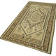 Tapis beige oriental rustique fait à la main des années 1960 115 cm x 222 cm