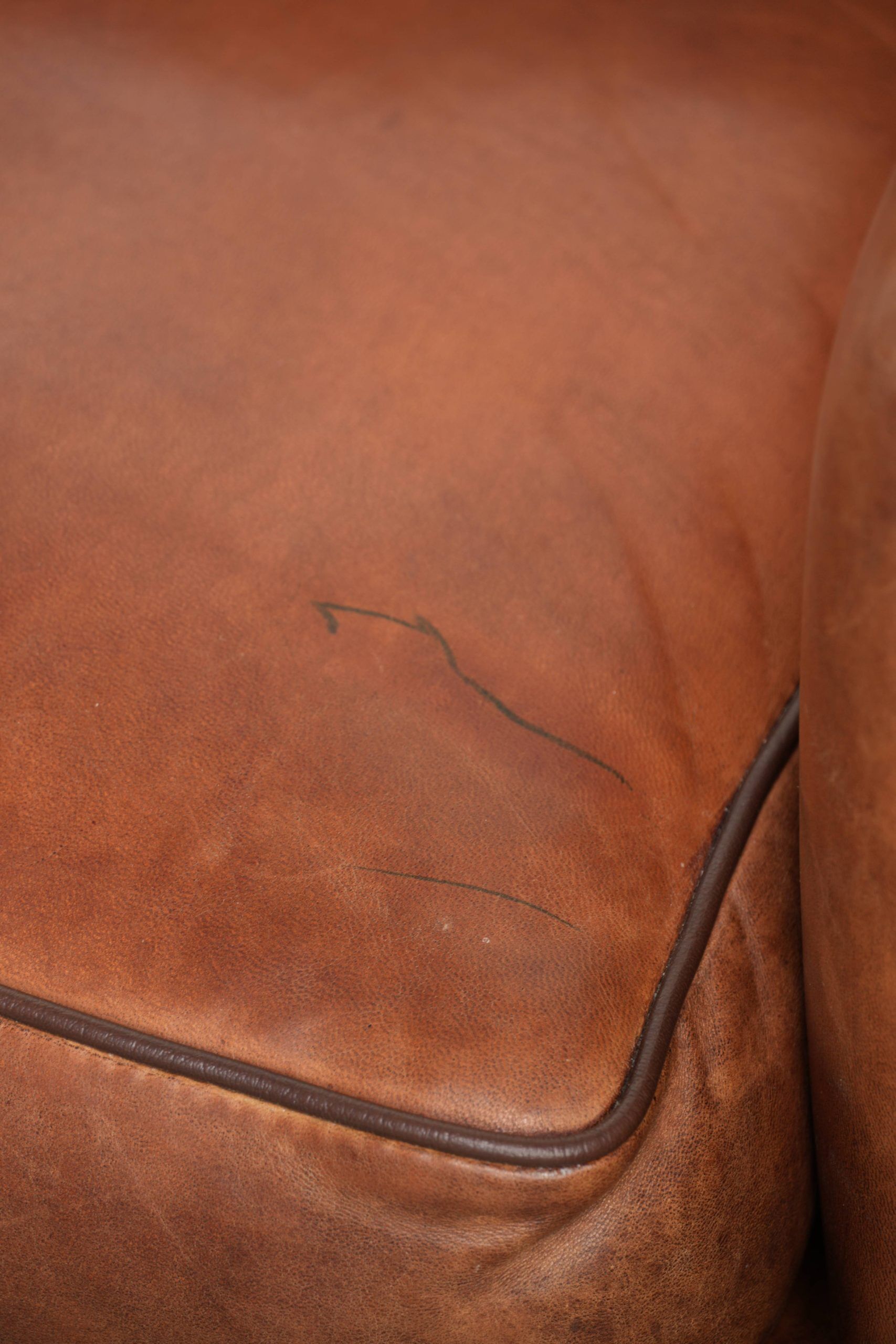 Sheepskin 2-seater sofa with a warm cognac brown colour scheme