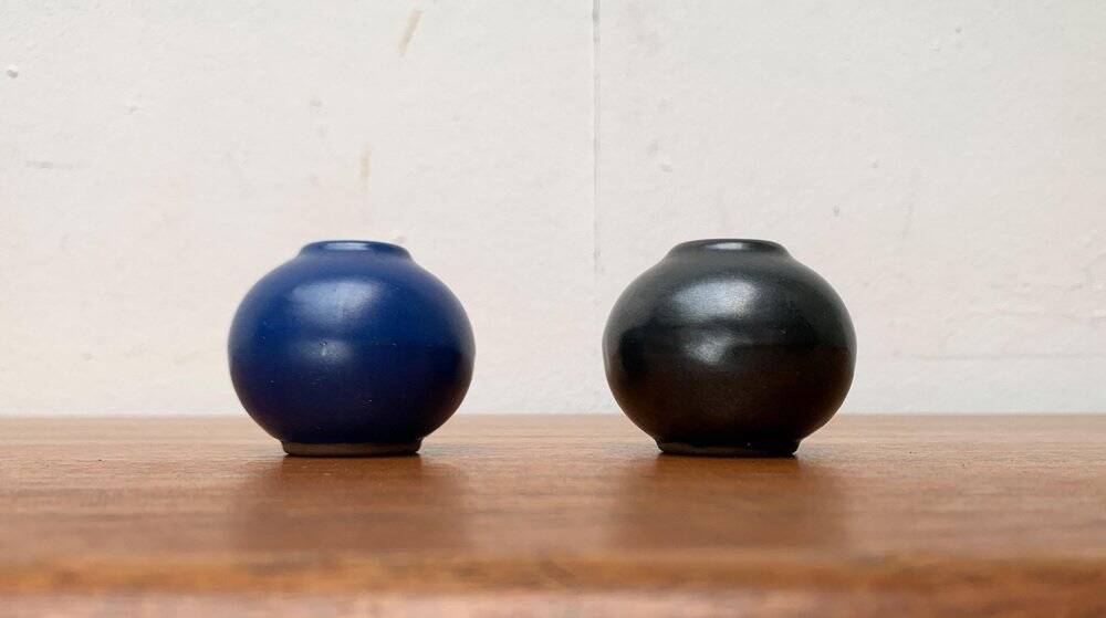 Small minimalist round vases from a mid-century pottery studio by Hildegard and Peter Delius for Hamelner Töpferei, 1960s, set of 2.