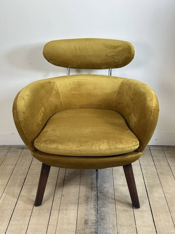 Fauteuil en velours jaune moutarde années 2010