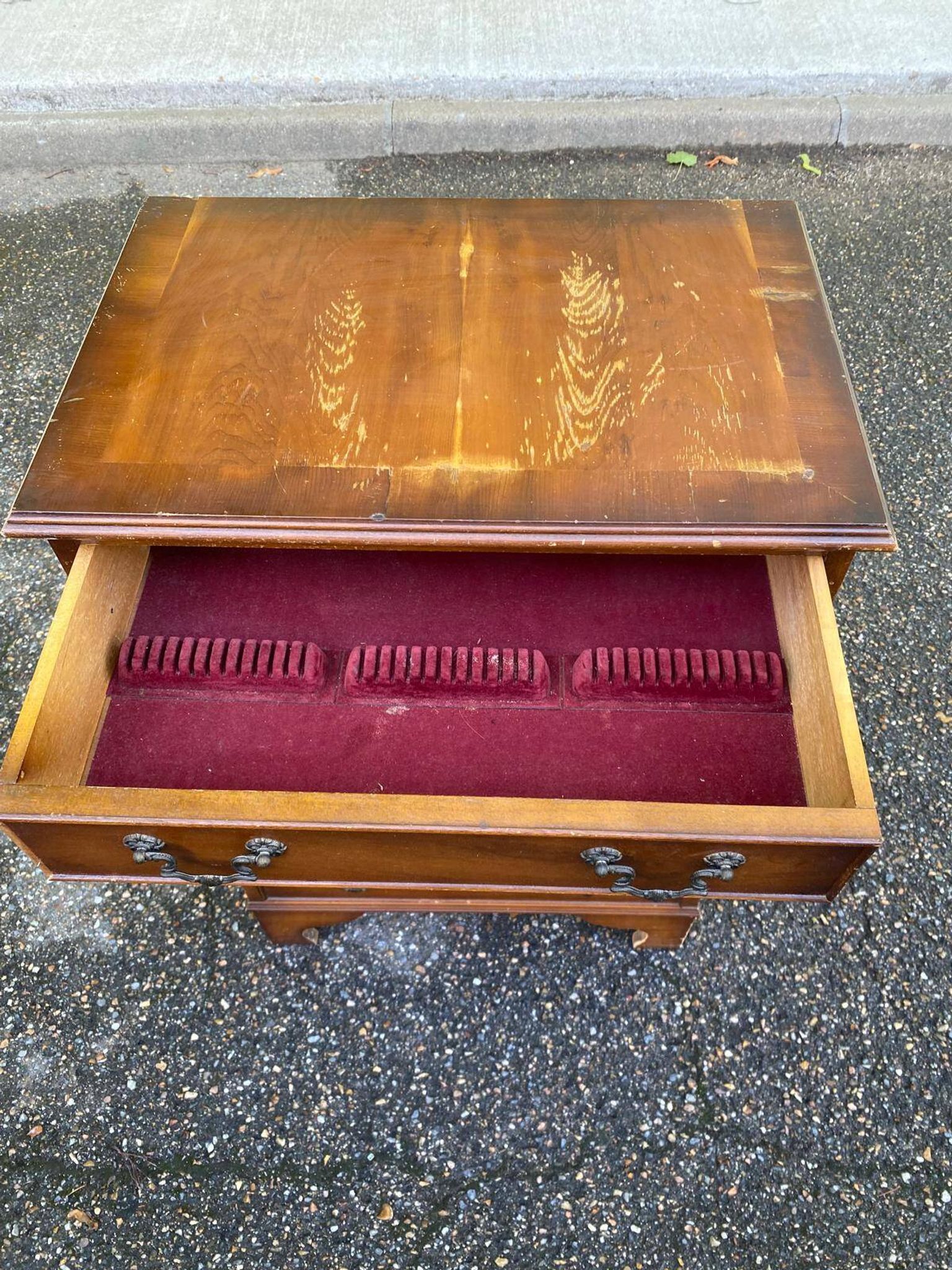 2 commodes anglaises en bois avec 4 tiroirs