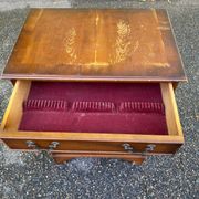 2 commodes anglaises en bois avec 4 tiroirs