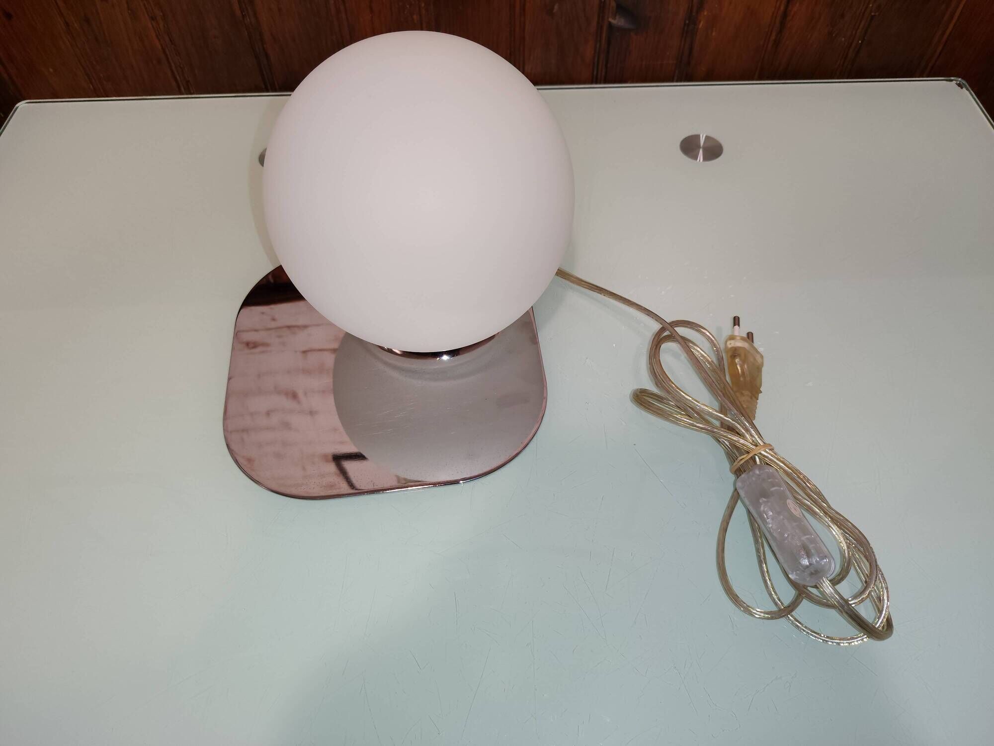 White globe lamp retro space age with chrome base. Philips
