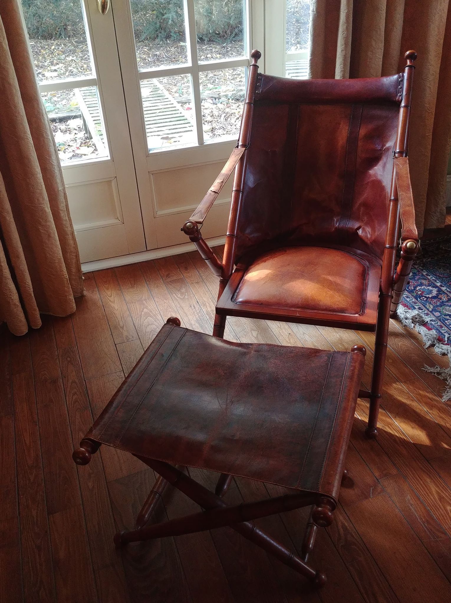 Leather folding armchair and footwork