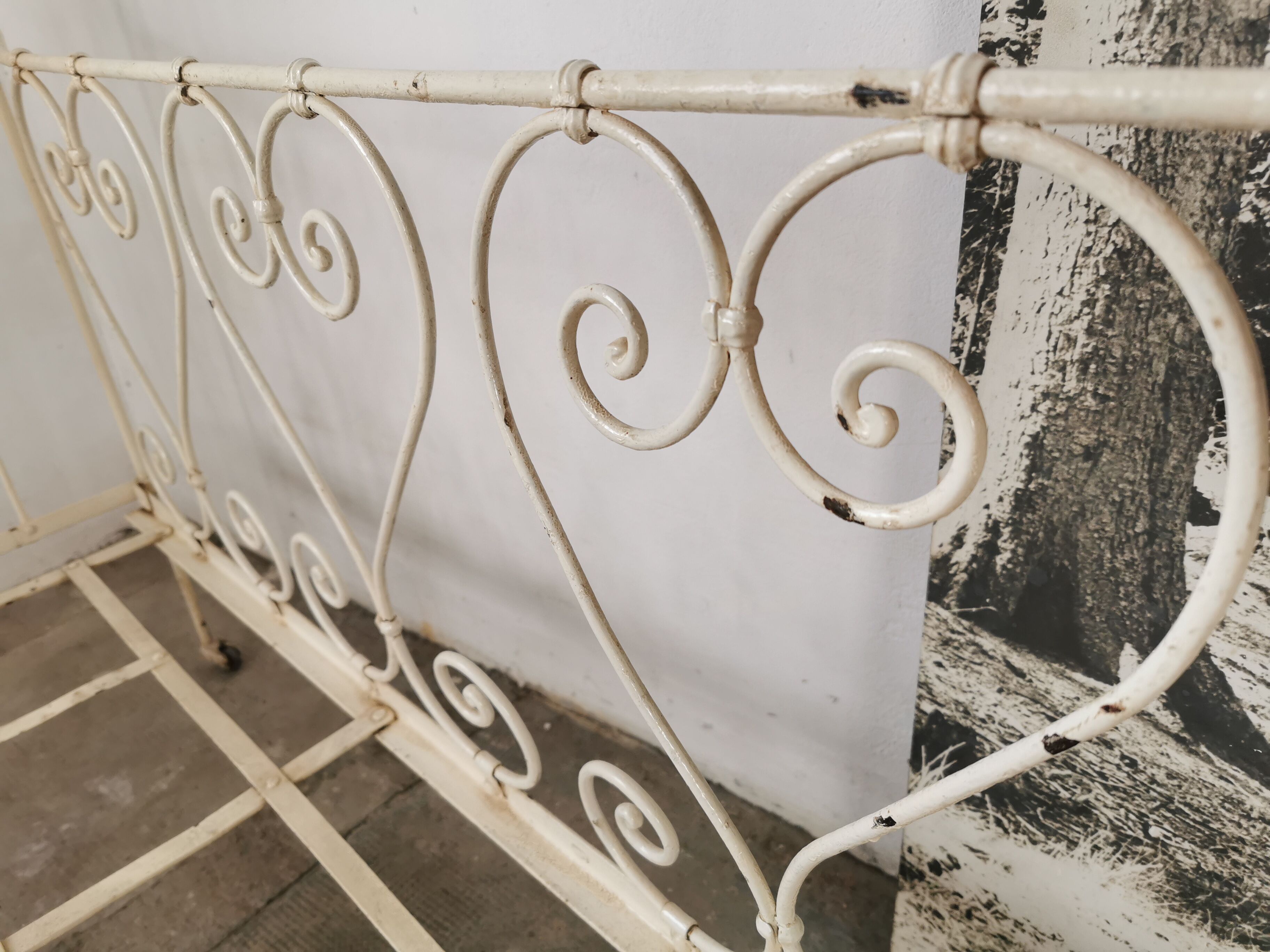 Bed, wrought iron bench