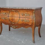 Commode de style Louis XV marbre brèche bronze doré XIXème