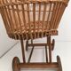 Berceau en osier pour poupée vintage