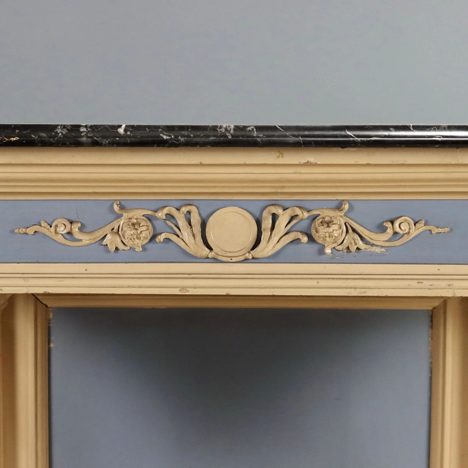 Console ancienne de style néoclassique en bois sculpté, XIXe siècle