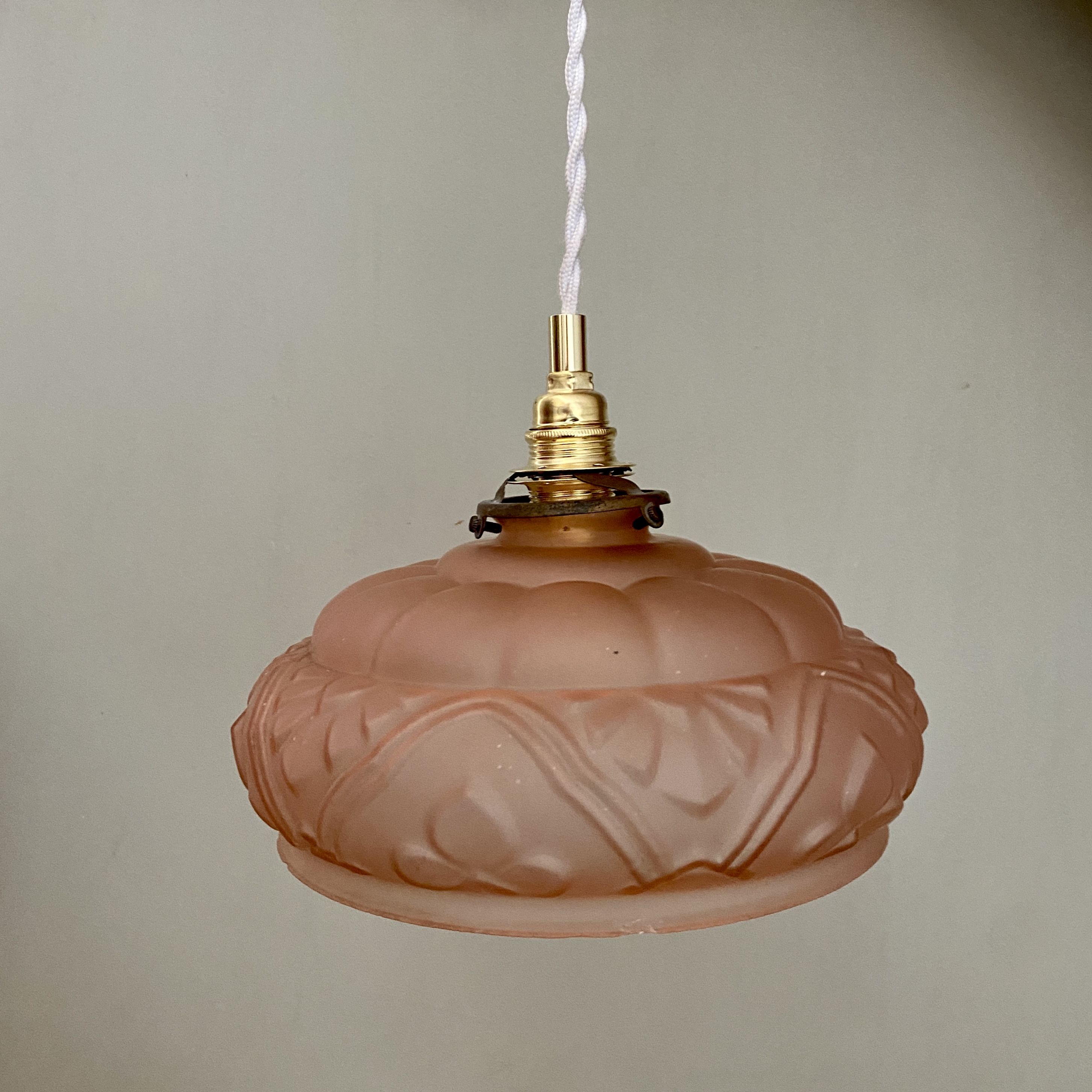 Suspension lampshade vintage art deco in pink frosted glass