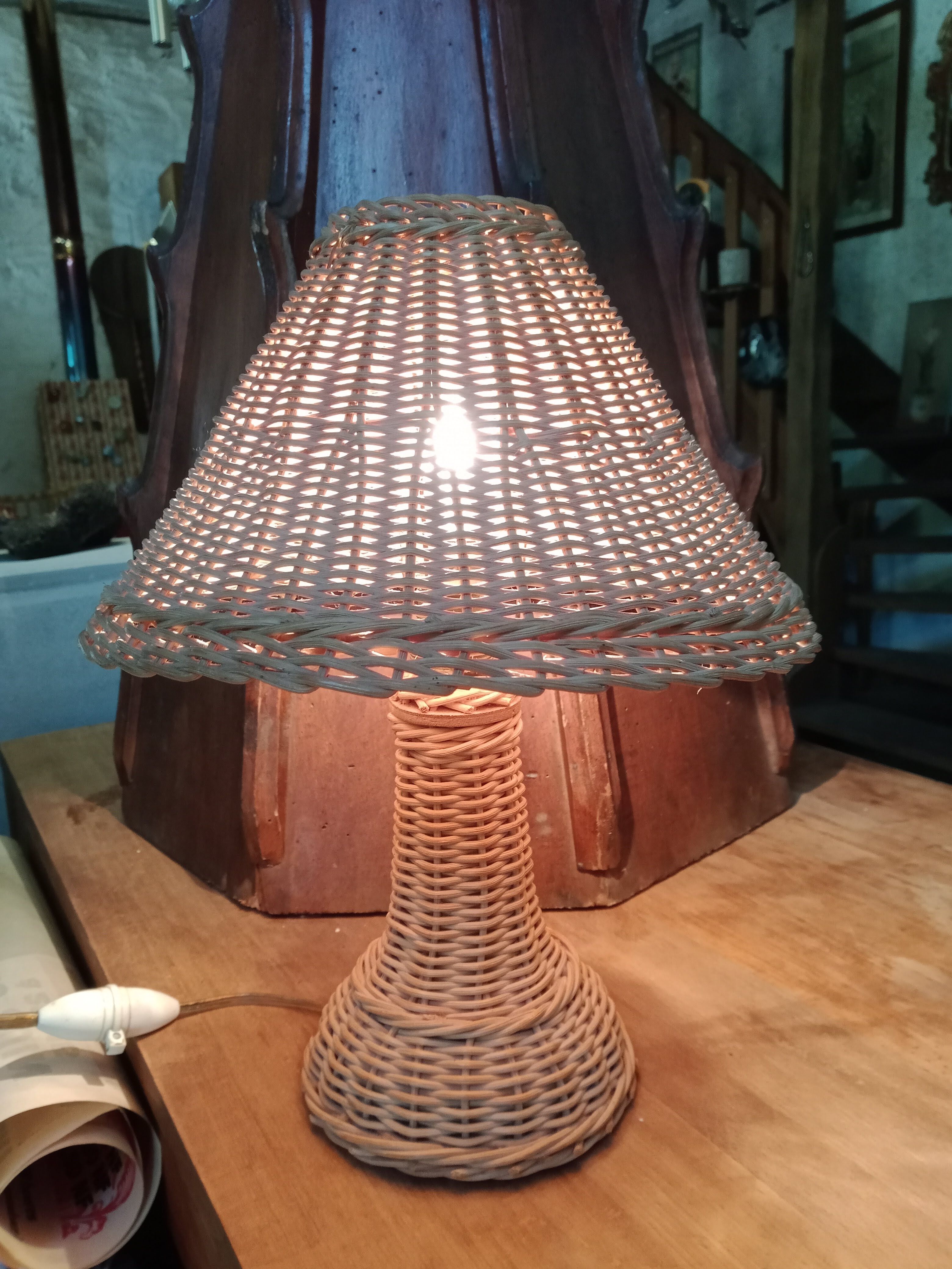 Vintage rattan lamp to install