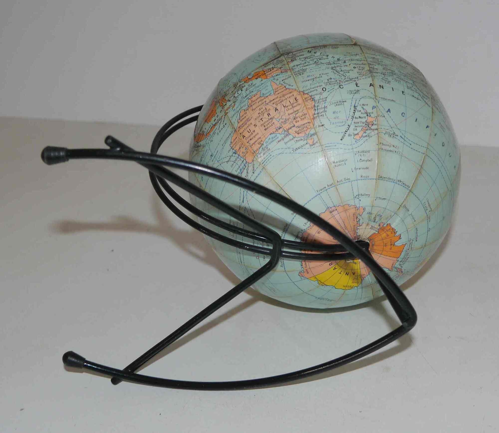 Old cardboard globe Girard and Barrère 50's