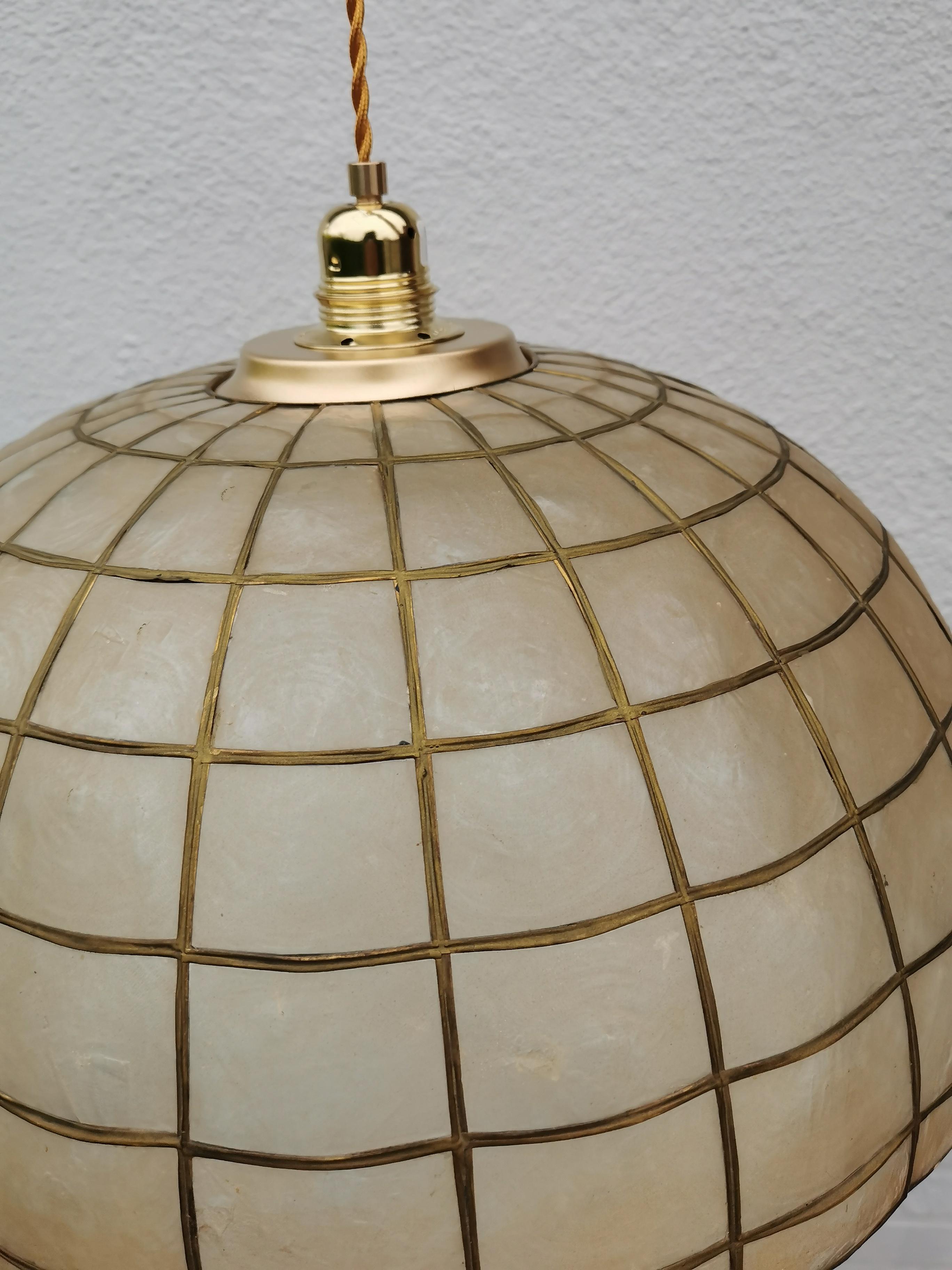 Suspension nacre et laiton 1960