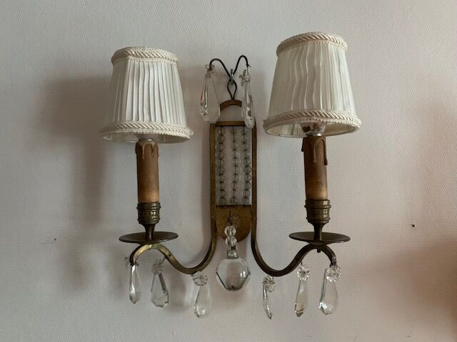 Art deco wall lamp in brass, pearls and tassels
