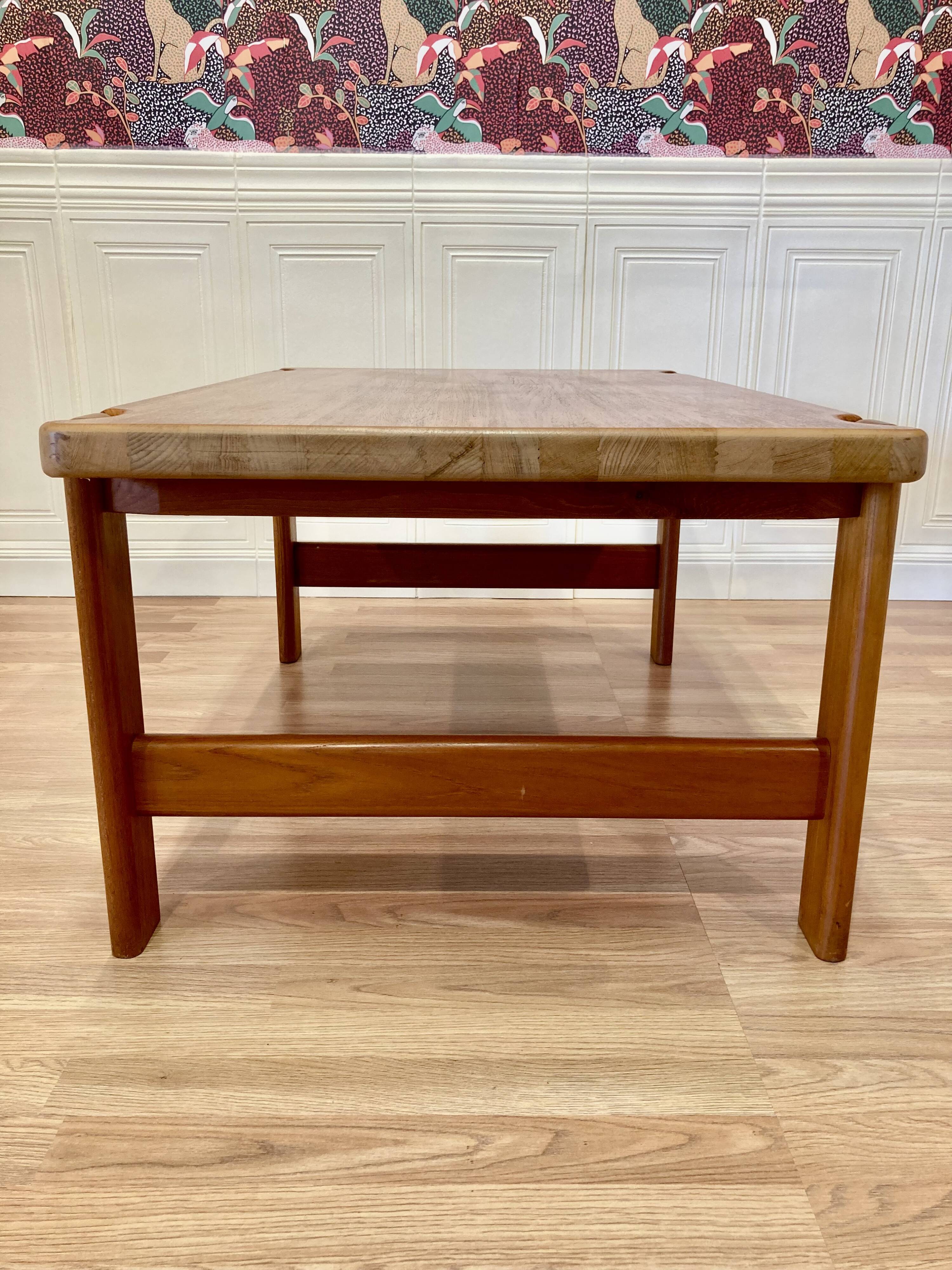 SCANDINAVIAN COFFEE TABLE "1960".