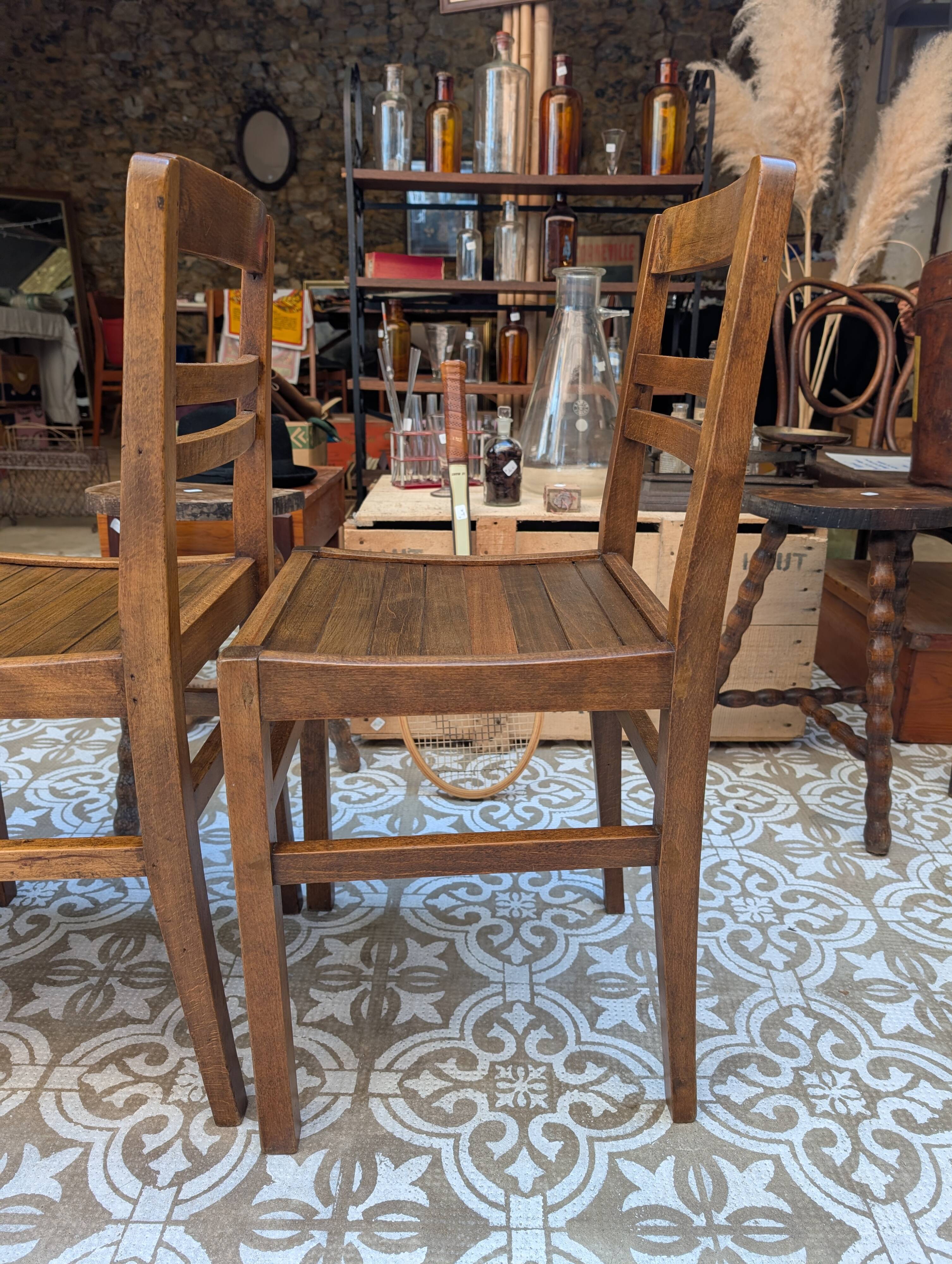 Set of reconstruction chairs