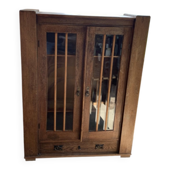 Antique display cabinet in brown oak with glass doors and a drawer, 1890-1919.