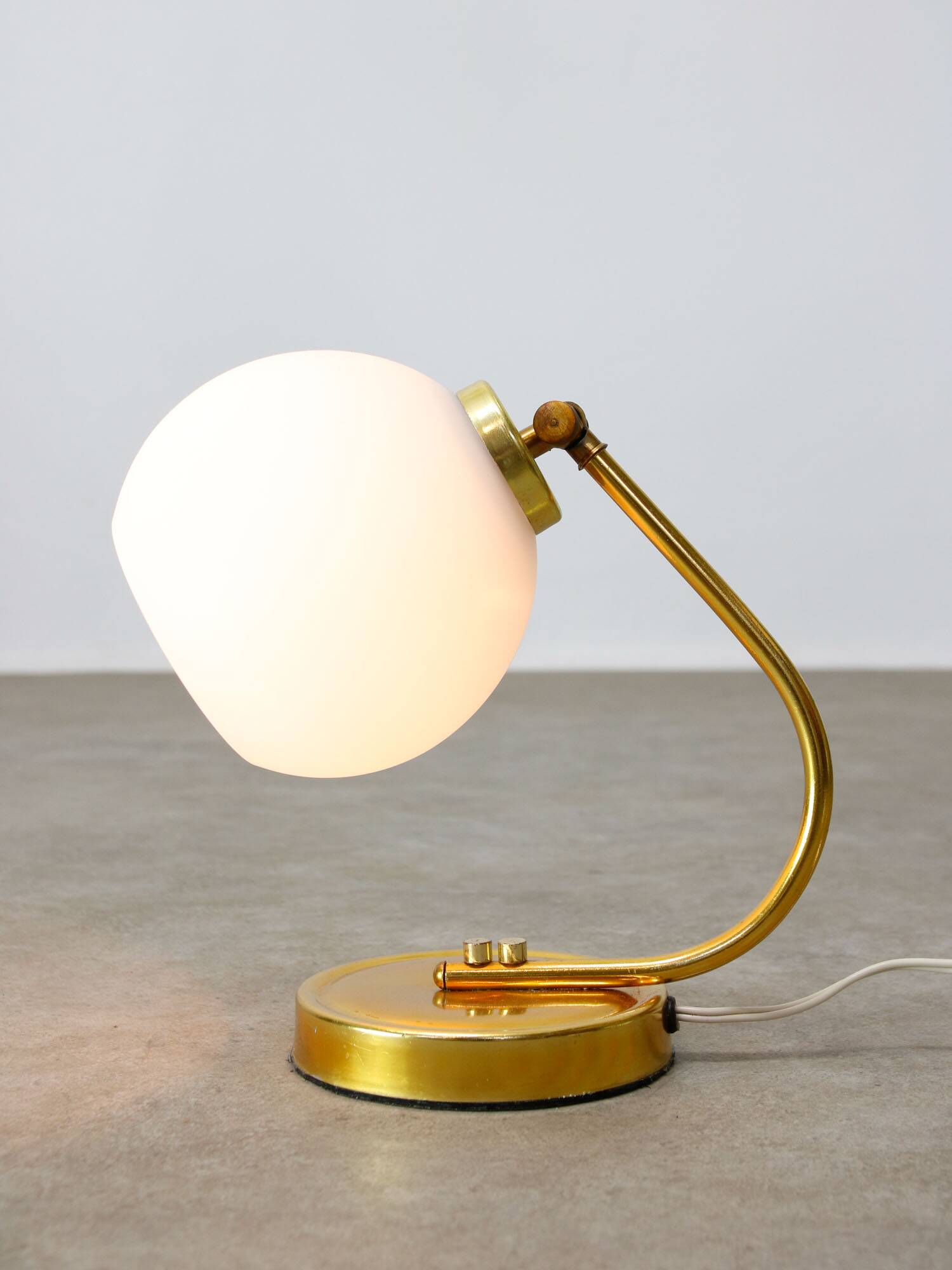 Lampe de table italienne vintage de couleur dorée