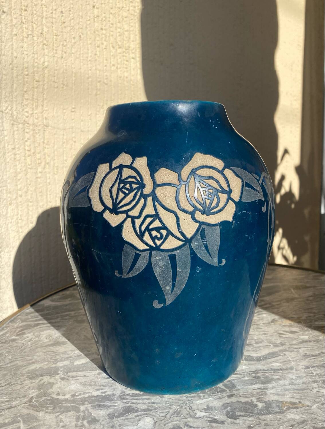 Vase art déco en fonte émaillée decor incisé