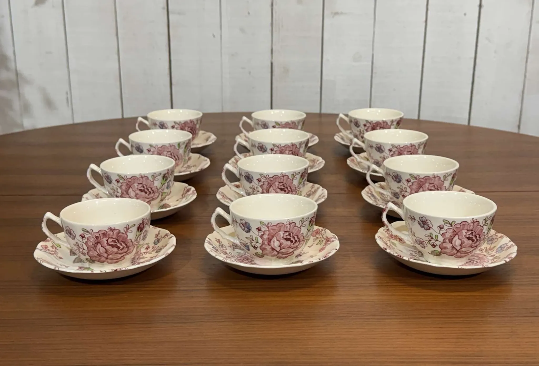 Coffee and tea service for 12 people in English porcelain by Johnson Bros.