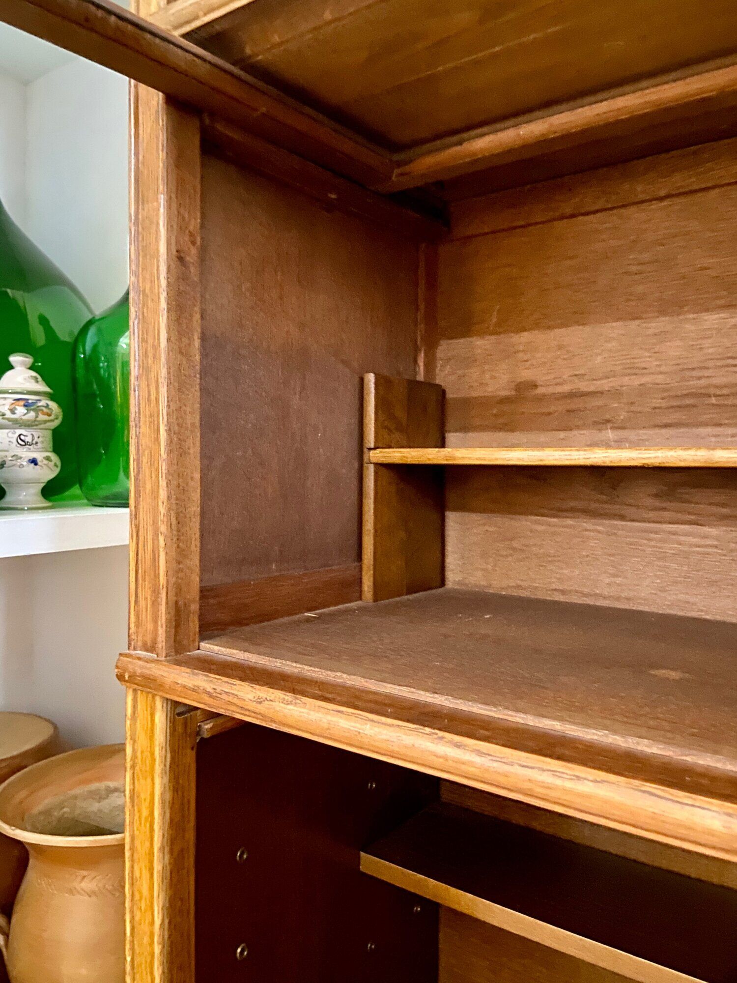 Dark wood display case 4 compartments and 1 drawer