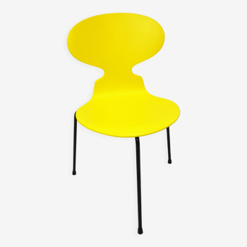 Chaise Arne Jacobsen Mod.  3100   3 pieds  jaune