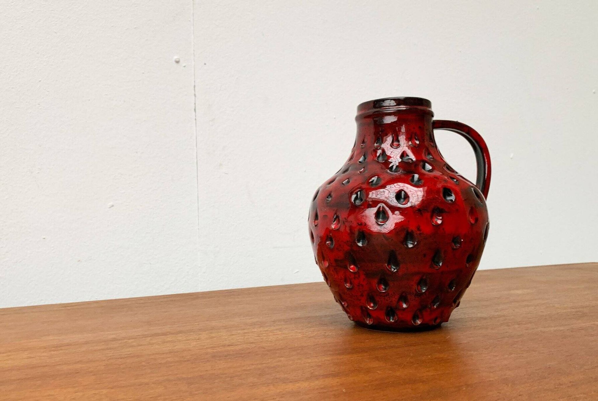 Strawberry pottery vase by Fratelli Fanciullacci for Bitossi, 1960s.