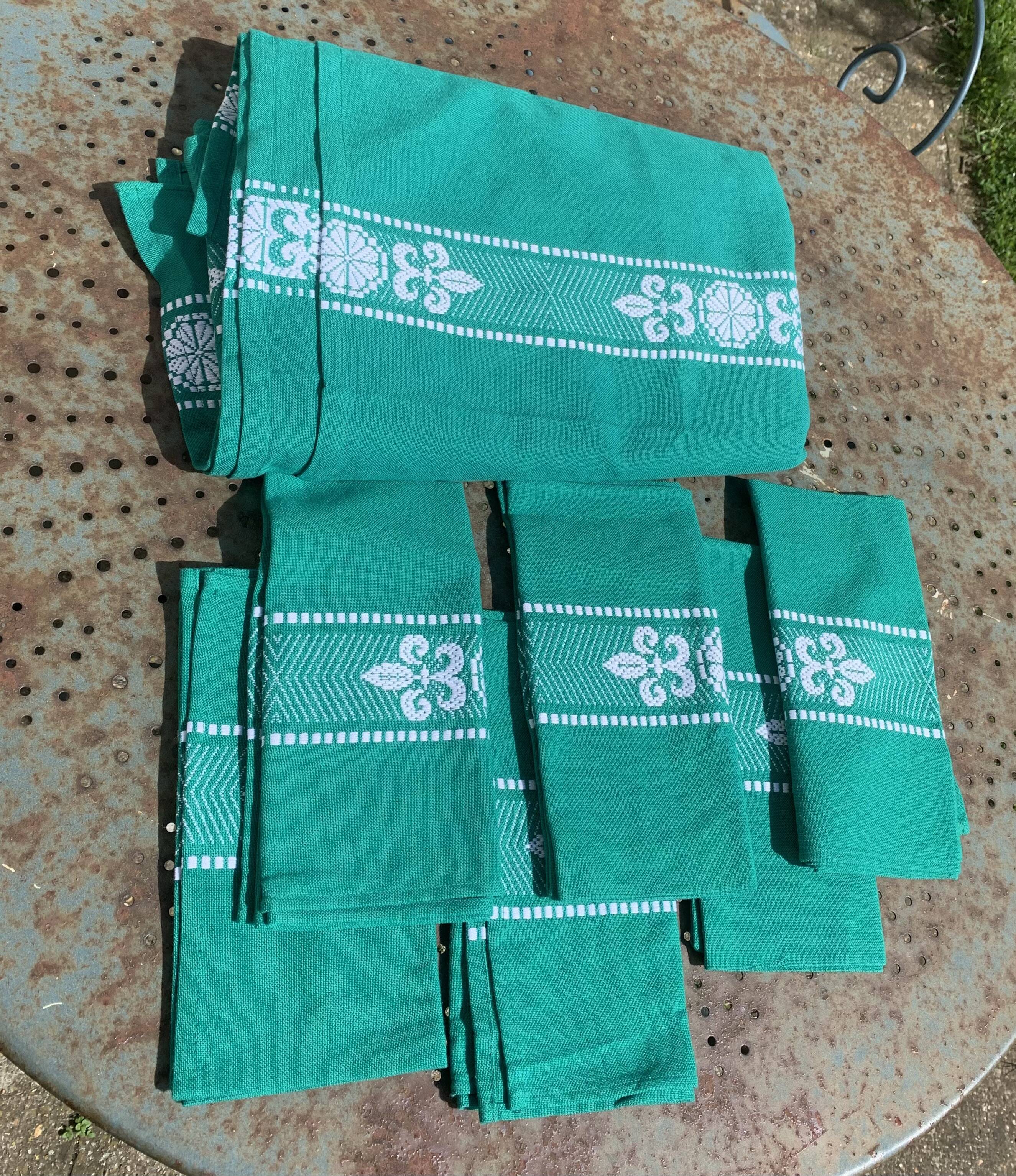 Artiga tablecloth and 6 napkins, Basque linen, green with white embroidery