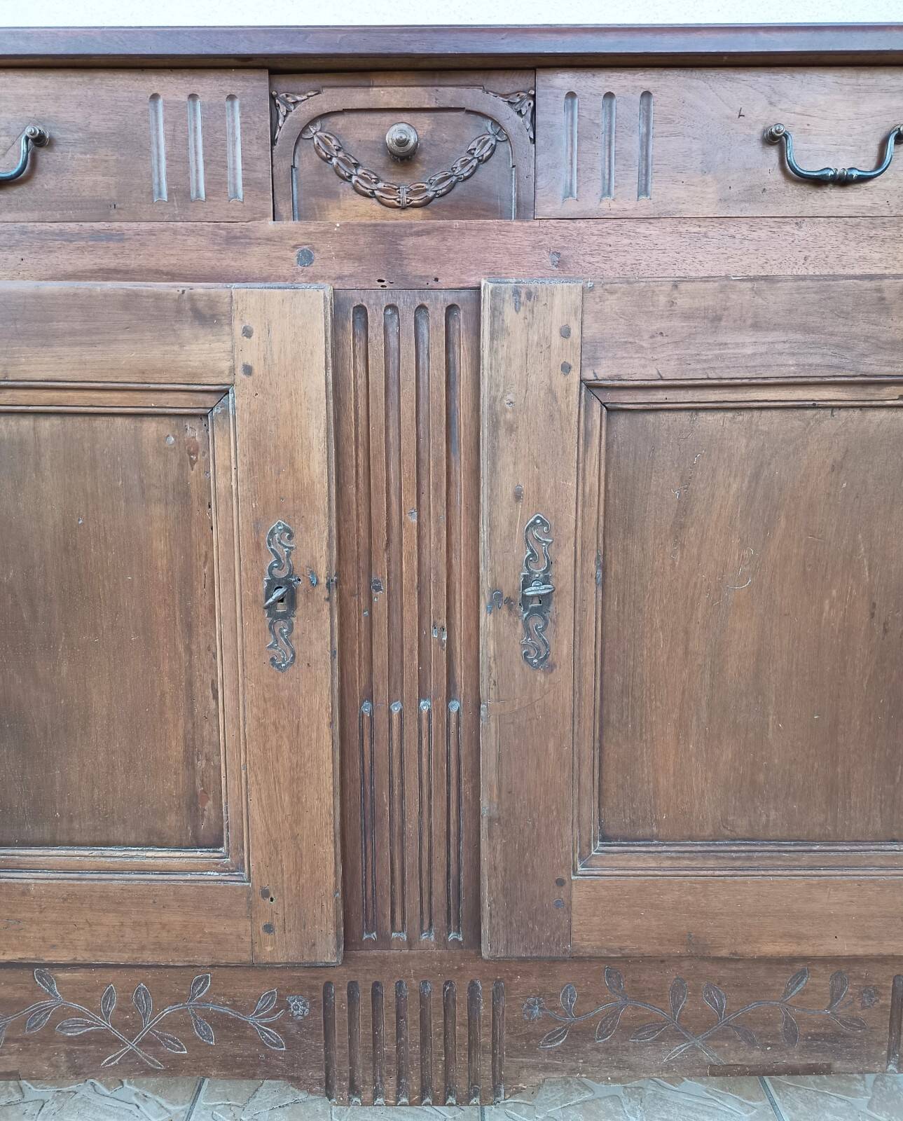 Louis XVI walnut buffet from the 19th century.