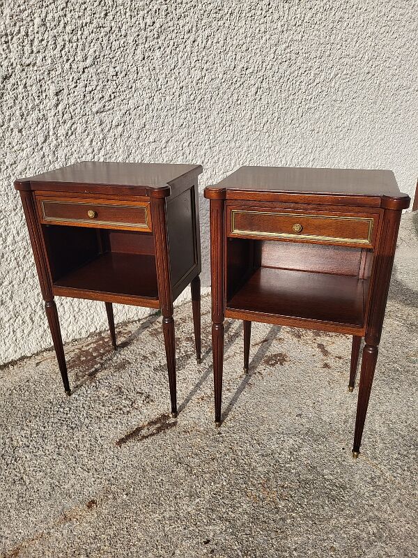Paire de chevets de style louis xvi