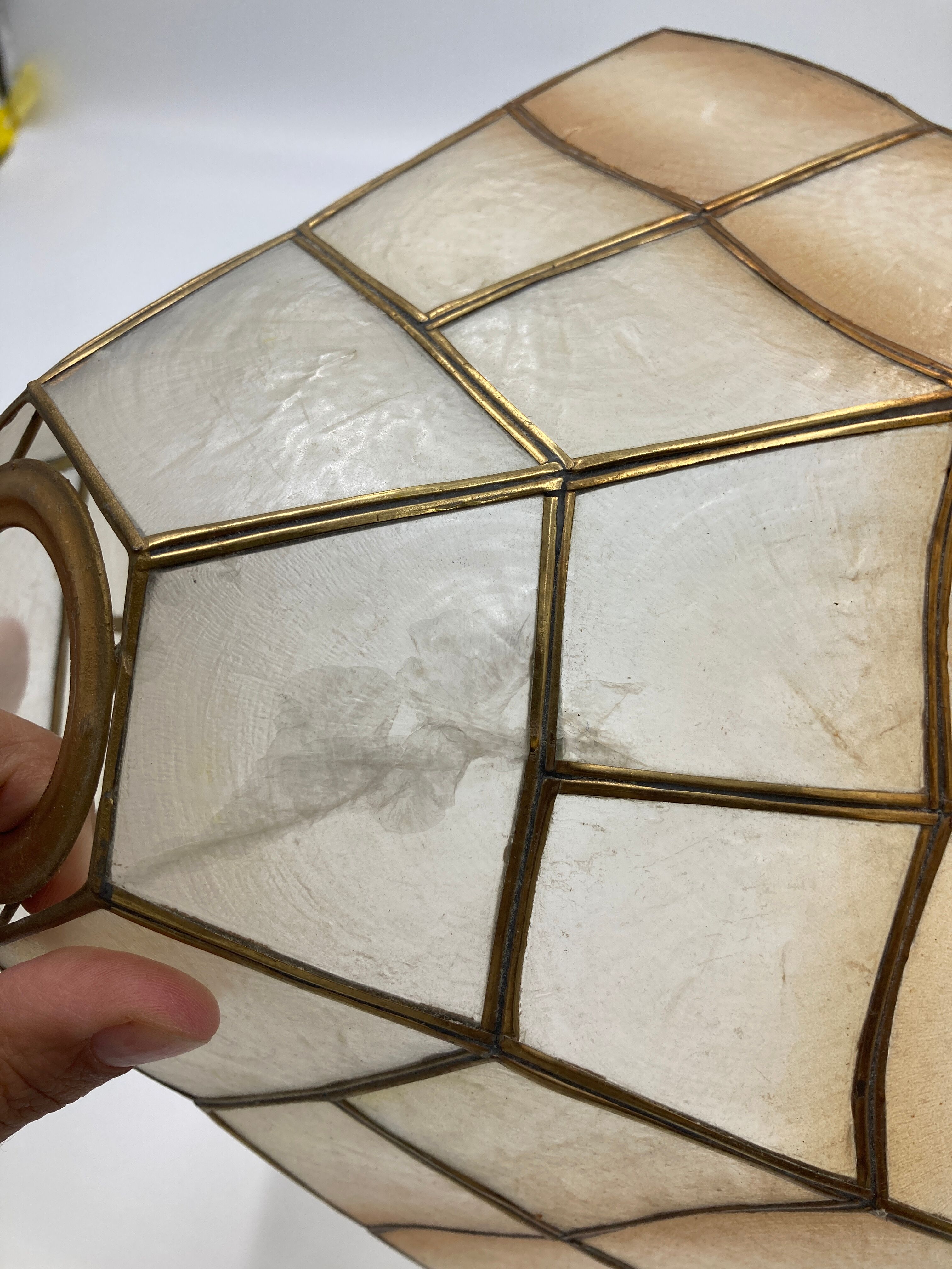 Mother-of-pearl and brass suspension