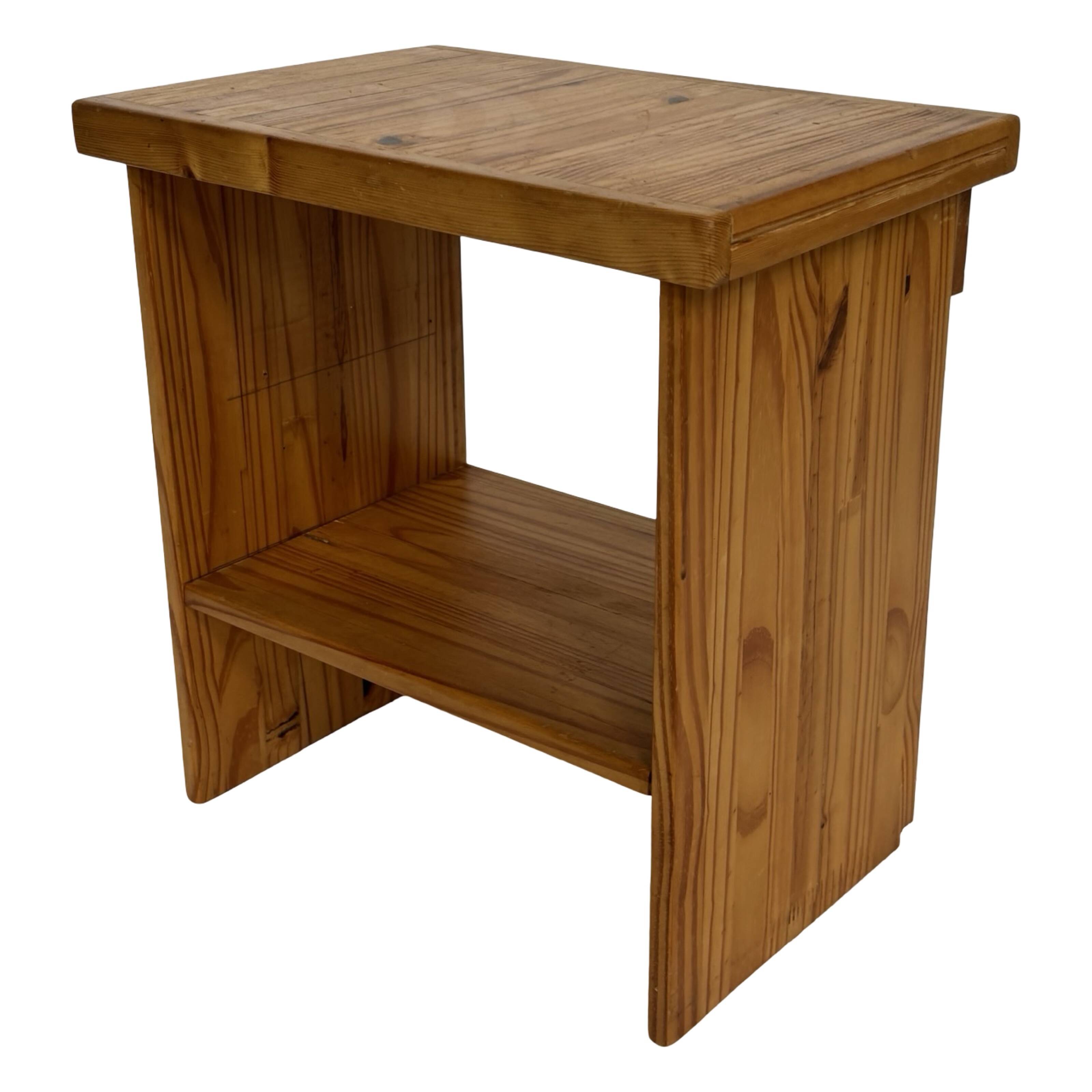 Vintage pinewood side table bedside table compact design 70's