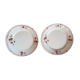 Suite d'assiettes en faïence ancienne à décor de fleurs